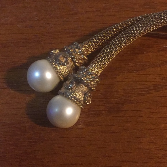 Faux Pearl Brooches - Picture 6 of 8